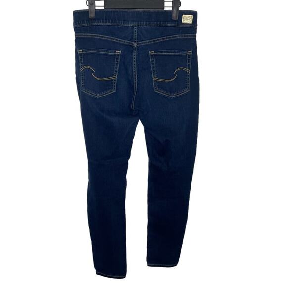Signature Levis Womens Jeans Size 30 Blue Totally Shaping Pull On Skinny Leg - Picture 2 of 15